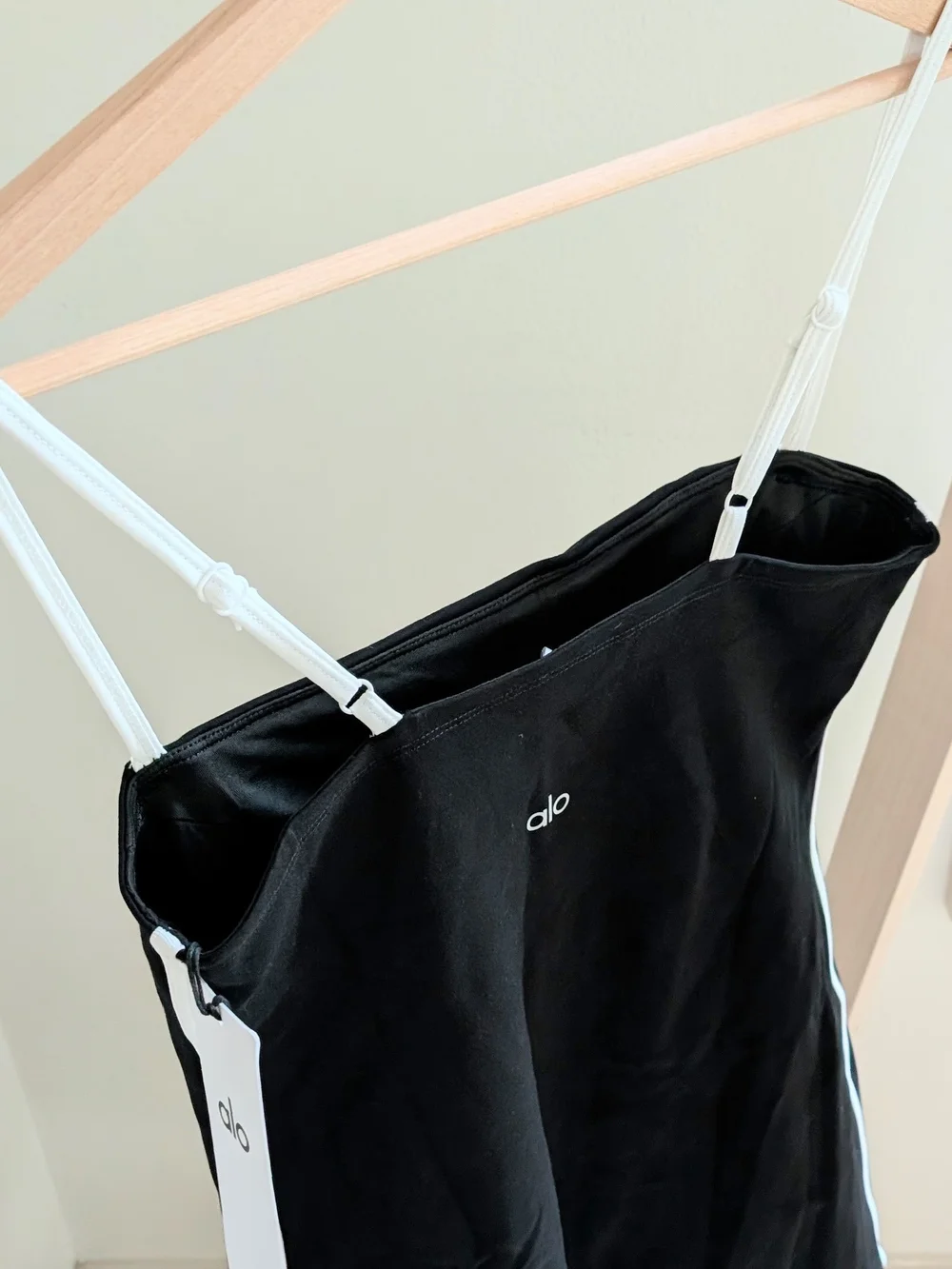 NWT ALO Yoga Airbrush Streamlined Contrast Trim Mini Skort Dress In Black - M